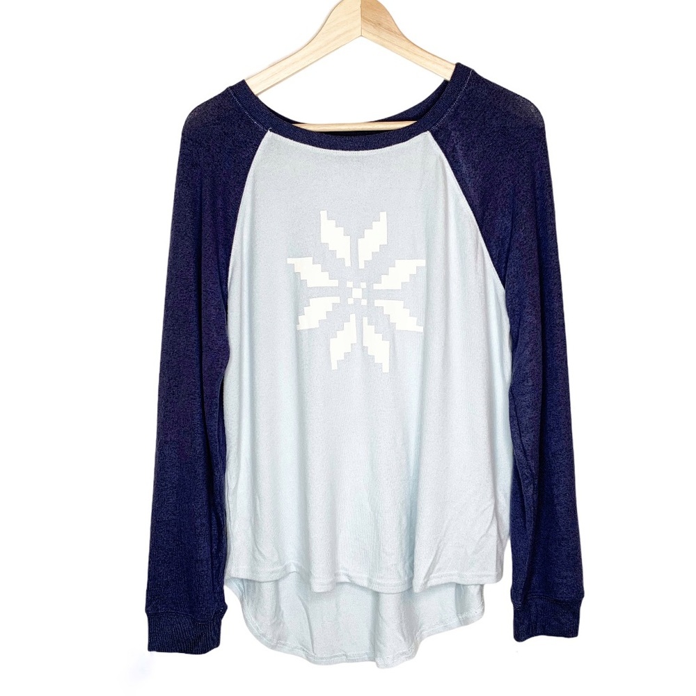 New Free Press Raglan Hacci Top Snowflake Top